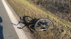 Tragická nehoda na Prachaticku. Při srážce s autem zemřela cyklistka