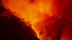 Na Sicílii vybuchla Etna. Kvůli sopečnému popelu letiště v Katánii přerušilo provoz