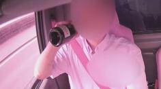 Šílená jízda profi řidiče. Za volantem pil šampaňské, bavil se u mobilu a pak tvrdě narazil