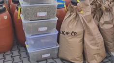 Policie zabavila tajné laboratoře a tuny drog. Naplnila jimi desítky kamionů