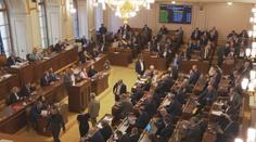 Poslanci stovky hodin mluvili, ale neprojednávali. Některým dochází trpělivost