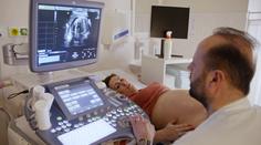 Dvojčátka v ohrožení! Máma trpí vážnou nemocí, strach mají i lékaři