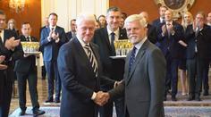Bill Clinton dostal státní vyznamenání. Je velká osobnost českých dějin, řekl Pavel