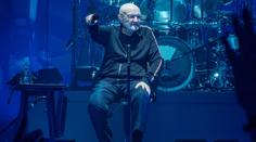 Poslední show Phila Collinse. Legenda kapely Genesis už neudrží v rukou paličky