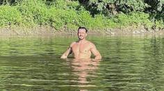 Herec Orlando Bloom šokoval u Berounky. V řece se koupal nahý