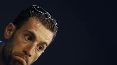 Podvodník Nibali. Nechal se táhnout autem a na Vueltě končí!