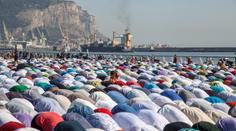 Muslimové slavili konec ramadánu. Překvapí vás, odkud je tato fotka!