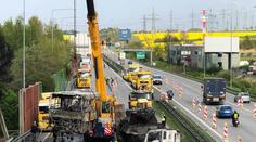 Nehoda půl dne blokovala Pražský okruh, z místa odklízeli trosky