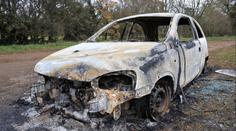 Policie vyšetřuje vraždu starosty z Plzeňska. Našli jej v ohořelém vraku auta