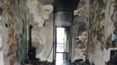 V bytě u Kadaně vypukl požár, 18 lidí evakuovali. Pro jednoho letěl vrtulník