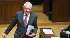 Rafaj je zatím v suchu. Faltýnek bude mýto vysvětlovat poslancům