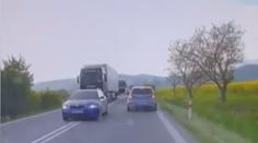Šílené přejíždění. Lidé chtějí pro řidiče doživotní zákaz, policie byla mírnější