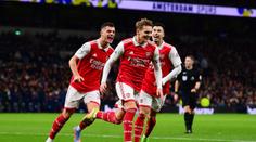 Arsenal ovládl severolondýnské derby a ligu vede o osm bodů. Vyhrála i Chelsea