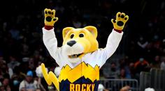 Maskot v NBA si vydělá pořádný balík, vyrovná se i některým hráčům