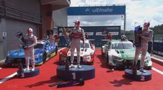 Vítězovi se rozpadla trofej v rukách, nenechal se tím zaskočit a slavil dál