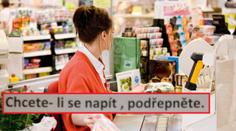 Těžký život pokladních: Při pití se schovávejte, nařizuje šéf! ANKETA
