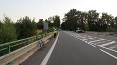 Grázl srazil cyklistu, z místa nehody ujel! Policie po něm pátrá