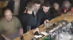 Peněženka na baru zloději neunikla. Naprosto chladně ji vzal i před zraky okolí