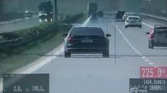 Šílenec se řítil po dálnicí 224 km/h! Neskutečné, na co se vymlouval!