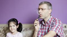 Hygiena varuje před e-cigaretami. Smrtelný může být jen dotyk s jejich náplní