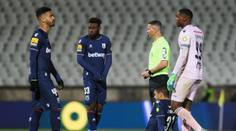 Tým hrál kvůli covidu v 9 lidech. Pak simuloval zranění, aby si vynutil konec