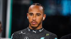 Dohazovač v F1. K románku s Shakirou Hamiltonovi prý pomohl spolujezdec