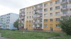 Přibývá neplatičů nájmu. Některým Čechům už na bydlení nezůstávají peníze