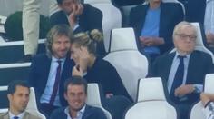 VIDEO: Daro, neruš! Nedvěd se místo něžností s Rolins radši díval na fotbal
