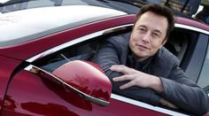 Šéf automobilky Tesla má minimální plat, přesto vydělal 32 miliard