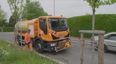 Ve středu teploty atakovaly 30 stupňů. Kvůli horku ve městech vyrazily kropící vozy