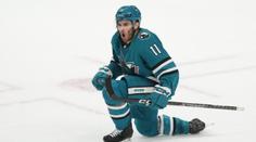Kudy se tam dostal? Fanoušky v NHL baví velmi netradiční branka