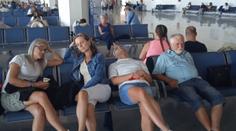Na letišti v Tunisku uvízlo 180 Čechů. Nemáme jídlo ani informace, říká turistka