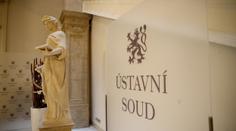Ústavní soud smetl čtyři stížnosti proti nouzovému stavu. Valí se další