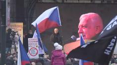 Klaus na demonstraci: Zázračná vakcína neexistuje, očkovat se nenechám