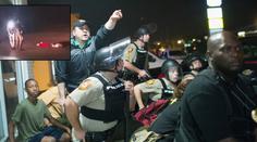Rok po tragédii se ve Fergusonu opět střílelo na demonstraci