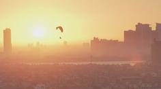 Tak tohle chcete zažít! Nádherný paragliding nad Dubají