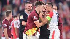 Dramatické derby skončilo remízou. Kapitán Krejčí se popral s Bořilem