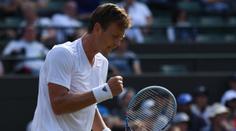 Berdych postoupil do semifinále Wimbledonu! Porazil Pouillea