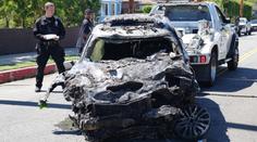 Auto slavné herečky po havárii pohltily plameny. Řidička je v kritickém stavu