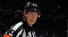 Zkušený sudí NHL opět baví, po verdiktu se mohli komentátoři smíchy potrhat