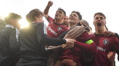 Další kontroverzní penalta. Pražské derby rozhodl Krejčí v sedmé minutě nastavení