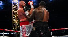Bojovníci poslali soupeře tvrdě k zemi. Luxusní knokaut předvedl také Fury