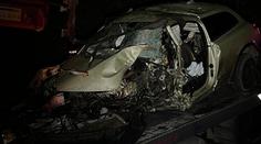 Auto přerazilo u Prahy strom, řidič na místě zemřel