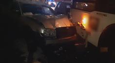 Autobus v Chebu zbořil 11 zaparkovaných aut. "Technická závada," hájil se řidič