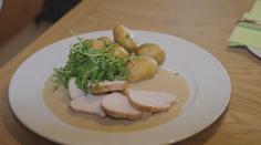 Ceny obědů se blíží dvěma stovkám. Restauratéři se ale snaží nezdražovat