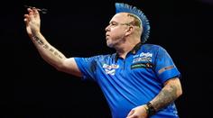 Michael van Gerwen po dramatu postupuje do čtvrtfinále. Dál jde i Peter Wright