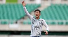 Superveterán nekončí. Slavný Japonec bude hrát mezi profíky i v 58 letech