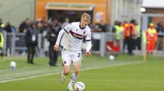Kousnutí zombie, nebo útok žraloka? Fotbalista musel vysvětlit, co má na krku