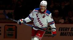 Velká výměna v NHL. Rangers se zbavili kapitána, míří ke Gudasovi