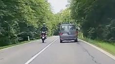 Dopravní akce na jihu Moravy: Řidiči nebezpečně předjížděli tam, kde neměli